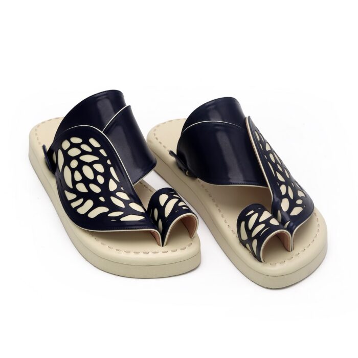 حذاء شرقي