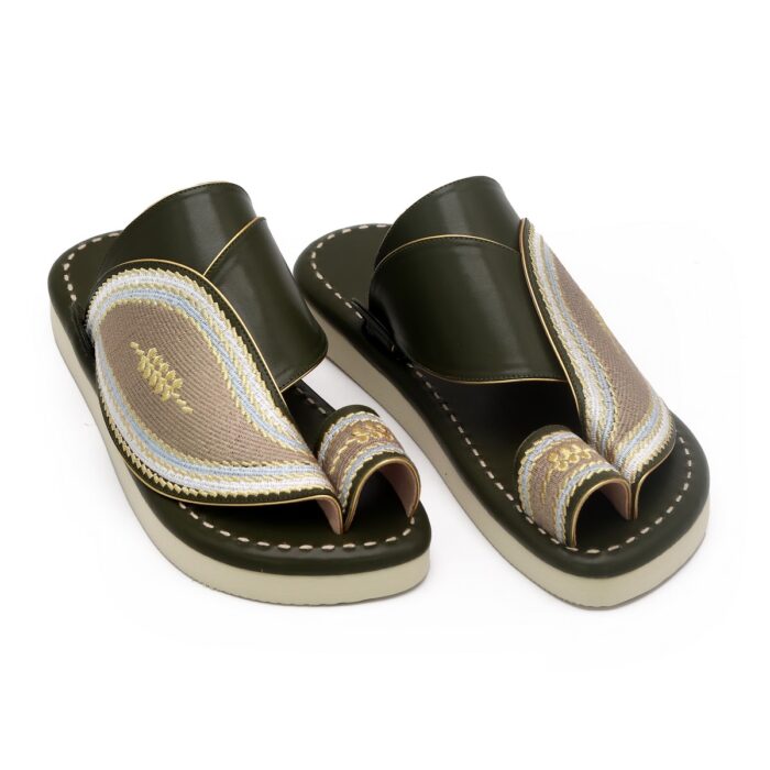 ⁦حذاء شرقي مطرز⁩ - الصورة ⁦2⁩