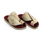 حذاء شرقي مطرز